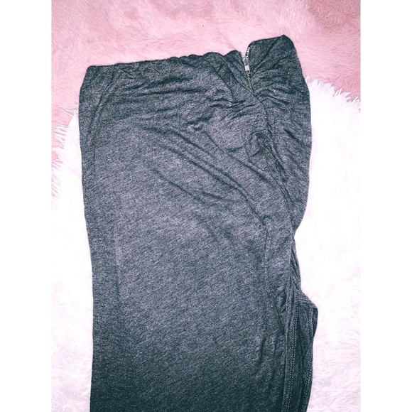 🆕✨Asymmetrical Gray Zip-Up Skirt✨🆕 - Picture 2 of 2